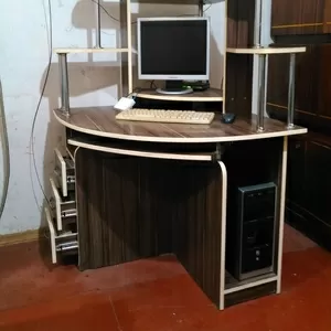 Компьютерный трехярусный стол 