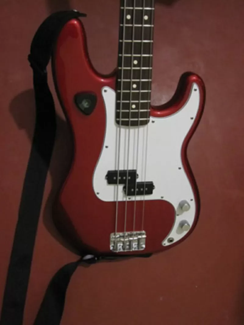 ПРОДАЁТСЯ БАС ГИТАРА  FENDER STANDARD PRECISION BASS (Мексика) 6