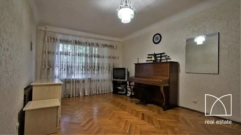 Продажа квартира с тремя спальнями,  кирпичный дом по ул. Войкова,   7