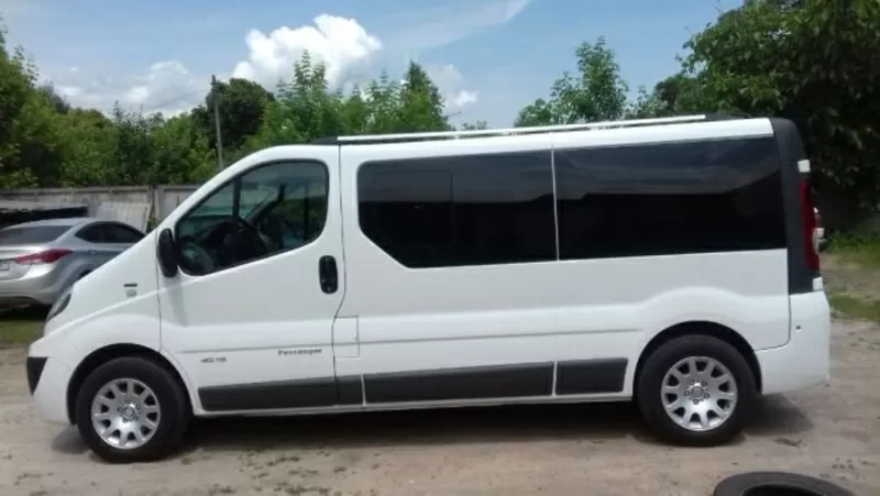 Пассажирские перевозки на комфортабельном микроавтобусе RENAULT Trafic 2